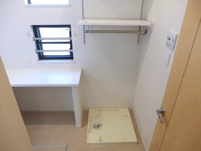 ベル　フォンティーヌの洗面所|★室内洗濯機置場あり！広めの脱衣スペースです。★