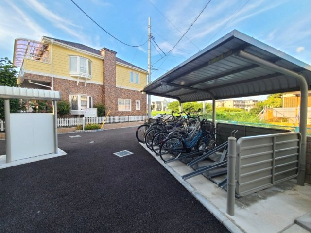 ベル　フォンティーヌのその他共用部分|★敷地内に屋根付き駐輪場を設置しています。★
