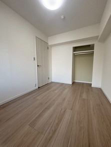 【洋室】 | リーベスト南福岡 | 各部屋にはクローゼットを完備しています！収納が多いお家はすっきりして快適空間です