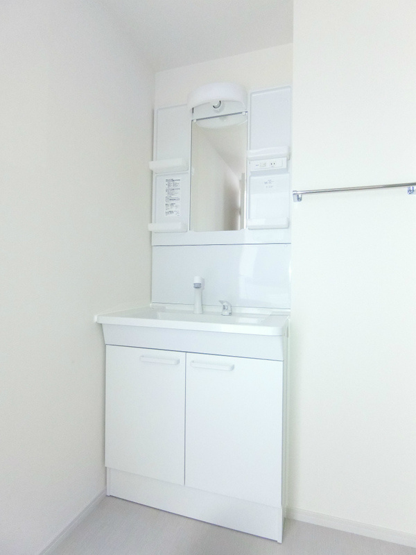 リブリ・グラツィオーソ.Nの洗面所|明るい洗面所です