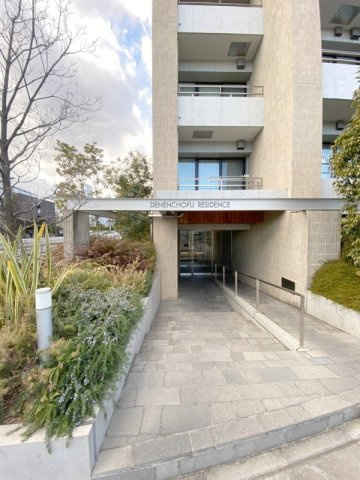 田園調布レジデンスのエントランス|ゆとりのあるエントランスです