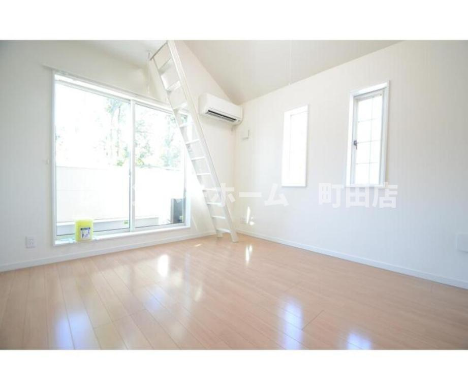 Crane Hills※※初期費用分割後払いサービス利用可能物件の居間・リビング