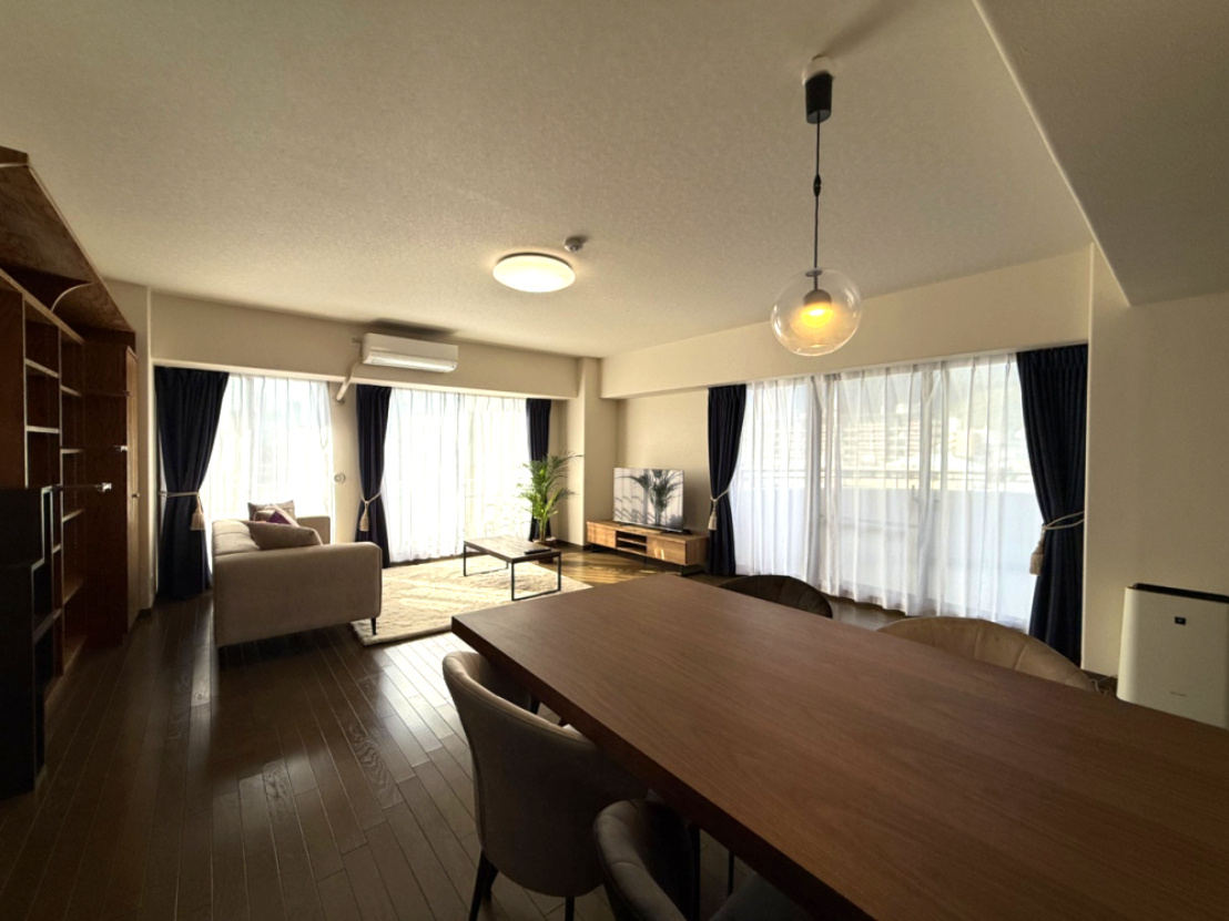 グランフェルティ本山の居間・リビング|約23.3帖のリビング
北・西の二面開口のリビングとなっております。