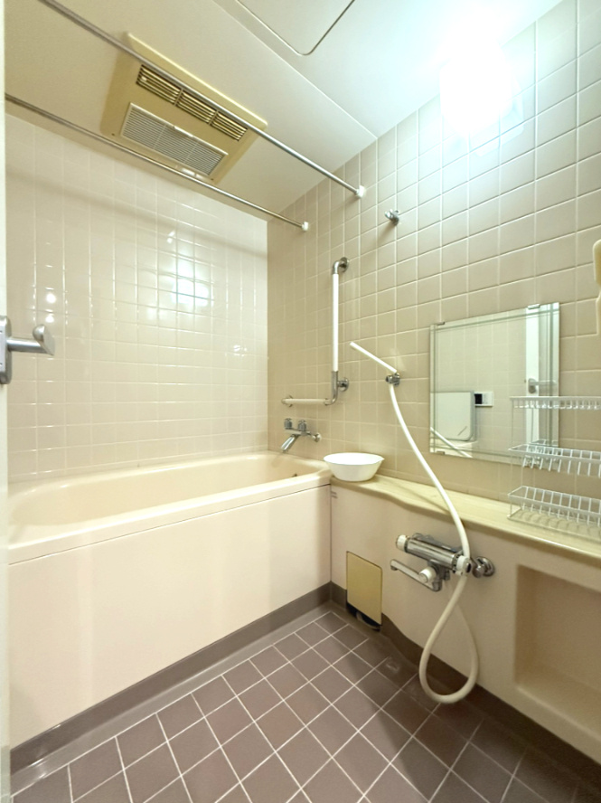 グランフェルティ本山の浴室|タイル張りの浴室
浴室乾燥機付き