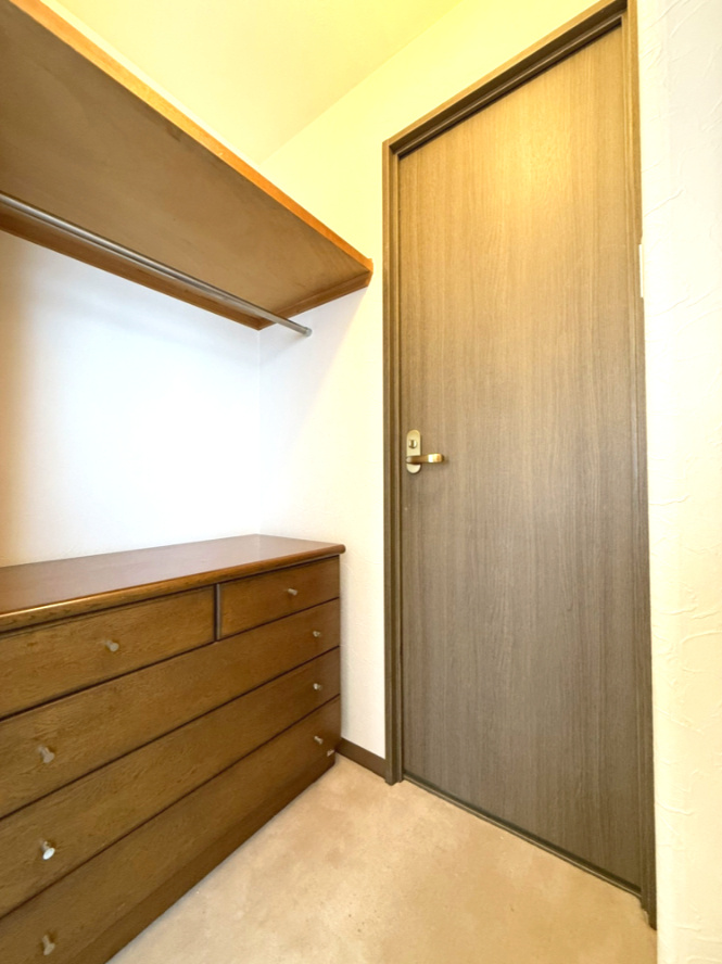 グランフェルティ本山の収納|洋室とリビングの2WAYのウォークインクローゼットとなっております。