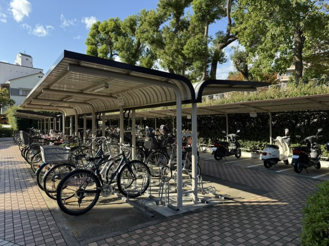 グランフェルティ本山の駐輪場|敷地内駐輪場、バイク置き場