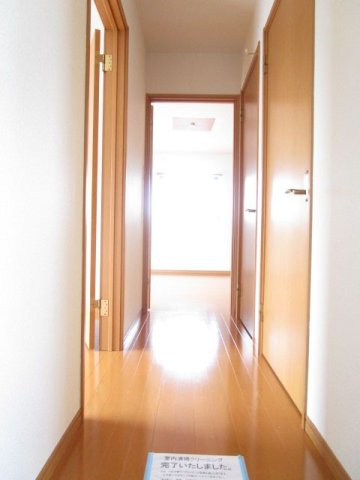 ハミングハイツの玄関|シューズボックス付きの玄関です☆