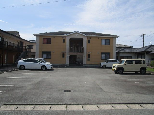 ハミングハイツの駐車場|駐車スペースもあります☆