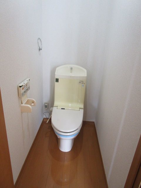 ハミングハイツのトイレ|嬉しい温水洗浄便座付き♪