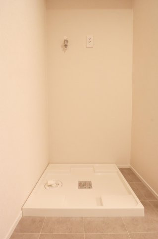 【ランドリースペース】 | ライオンズプラザ平尾 | 水回りすべて新品に交換済みなので安心してご使用いただけます