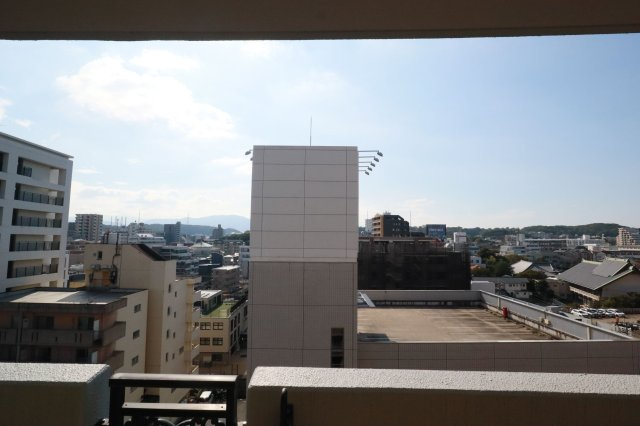 【展望】 | ライオンズプラザ平尾 | バルコニーからの気持ちのいい眺望♪南西方向の景色が広がり、毎日大きな空を眺められます