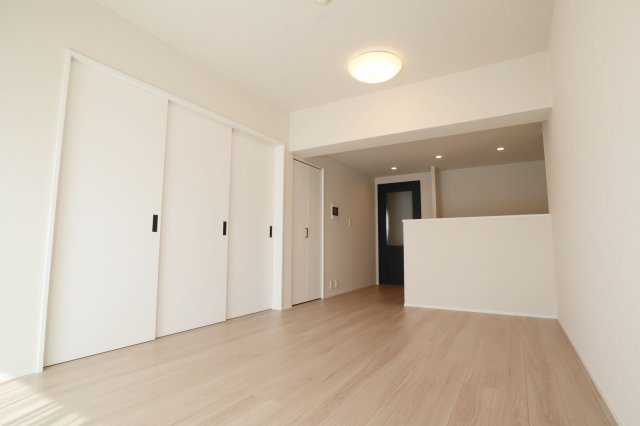 【居間・リビング】 | ライオンズプラザ平尾 | オープンなカウンターキッチンを置いたLDKは空間に広がりがあり開放感があります