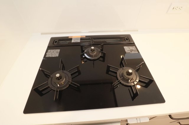 【キッチン】 | ライオンズプラザ平尾 | 3口コンロ+グリルで効率的にお料理が進められます