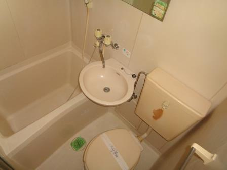 ステップ阿佐谷の浴室|コンパクトで使いやすいお風呂です