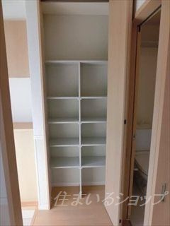 広島市安佐北区深川３丁目のアパートの設備|玄関収納