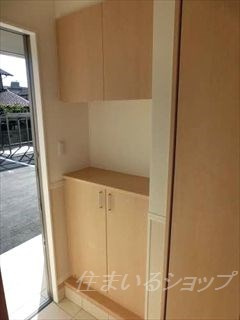 広島市安佐北区深川３丁目のアパートの玄関|シューズボックス