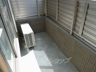 広島市安佐北区深川３丁目のアパートの庭