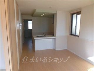 広島市安佐北区深川３丁目のアパートの居間・リビング