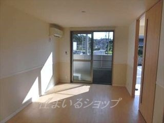 広島市安佐北区深川３丁目のアパートの居間・リビング