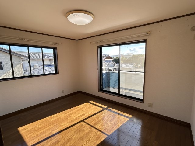 阿南市見能林町上かうや中古戸建の洋室