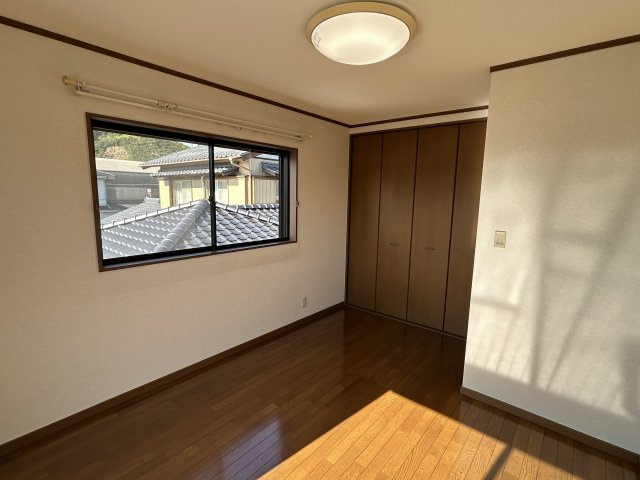 阿南市見能林町上かうや中古戸建の洋室