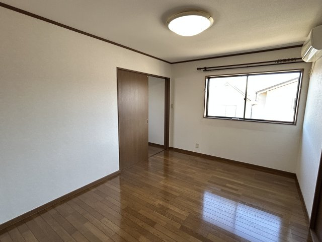 阿南市見能林町上かうや中古戸建の寝室