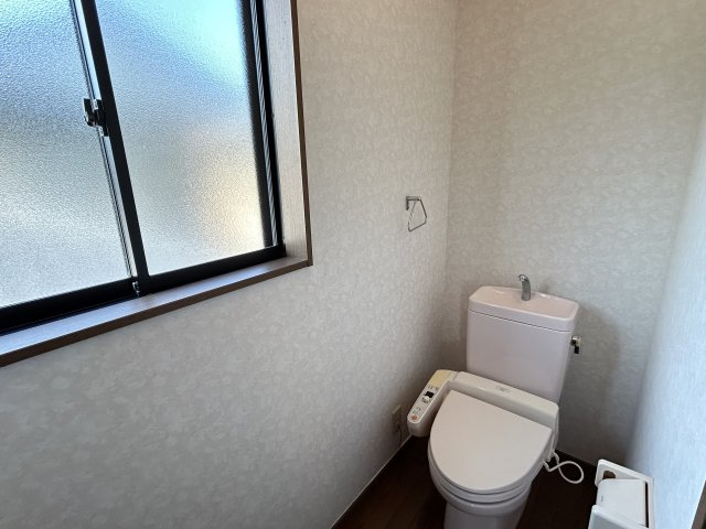 阿南市見能林町上かうや中古戸建のトイレ