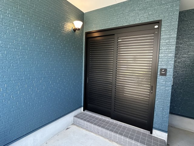 阿南市見能林町上かうや中古戸建の玄関