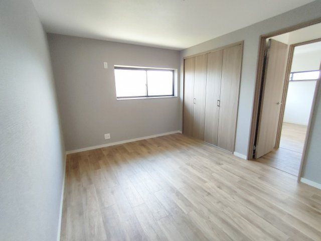 安岡駅前1丁目リフォーム済中古の洋室