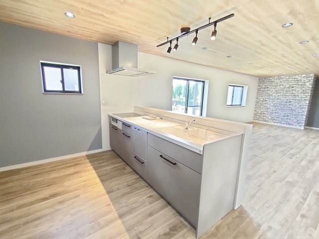 安岡駅前1丁目リフォーム済中古のキッチン