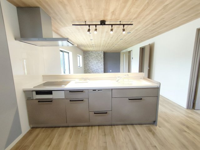 安岡駅前1丁目リフォーム済中古のキッチン