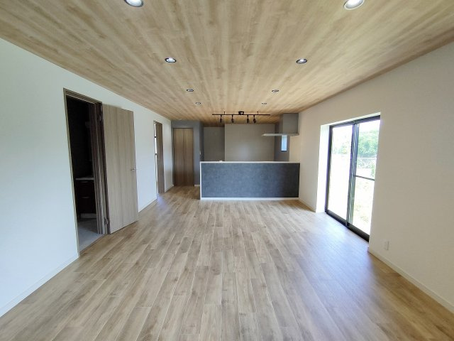 安岡駅前1丁目リフォーム済中古の居間・リビング