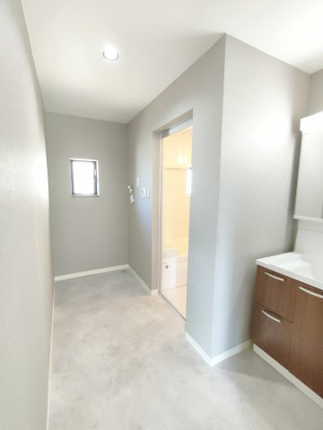 安岡駅前1丁目リフォーム済中古の洗面所