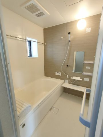 安岡駅前1丁目リフォーム済中古の浴室