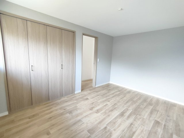 安岡駅前1丁目リフォーム済中古の洋室