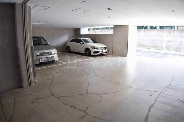 エステムエグゼ心斎橋の駐車場