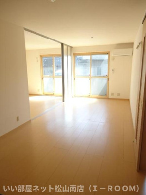 【居間・リビング】 | サンライズ　ハイツ　ＭＫ