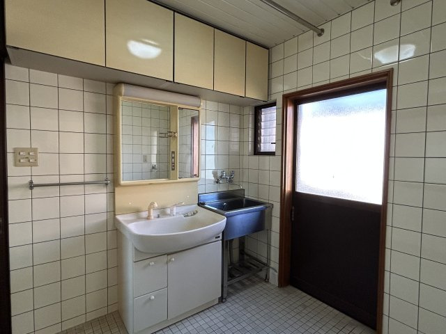 阿南市富岡町西池田口中古戸建の洗面所