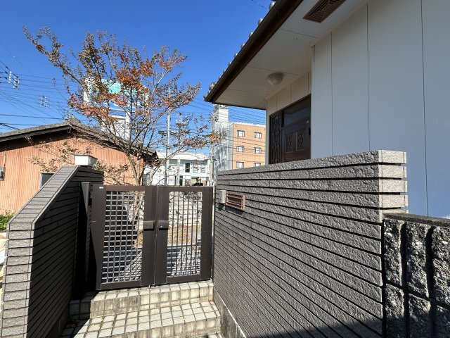 阿南市富岡町西池田口中古戸建の玄関