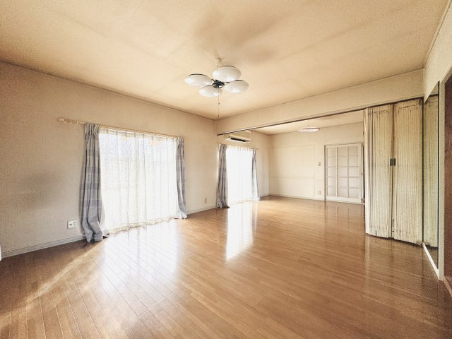 太田市龍舞町　中古住宅の居間・リビング