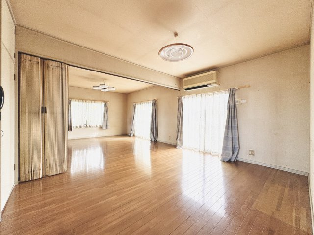 太田市龍舞町　中古住宅の居間・リビング