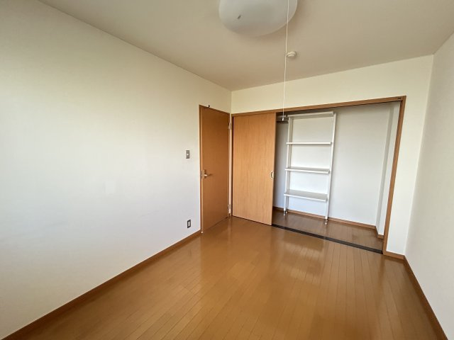 グランドメゾン八山の洋室