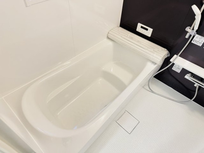 【冷暖房・空調設備】 | 松戸市古ケ崎１丁目新築戸建【北部小学校：9分】 | 雨の日も安心の浴室乾燥機つき