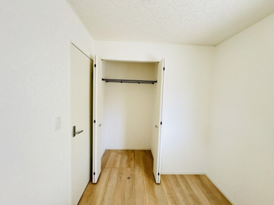 【寝室】 | 松戸市古ケ崎１丁目新築戸建【北部小学校：9分】 | 3F7.8帖寝室・南側バルコニー前の明るいお部屋です♪