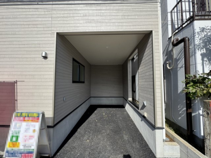 松戸市古ケ崎１丁目新築戸建【北部小学校：9分】の駐車場|愛車に優しいビルトインガレージ