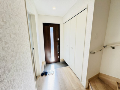 【玄関】 | 松戸市古ケ崎１丁目新築戸建【北部小学校：9分】 | 玄関ホール・シューズクローゼット