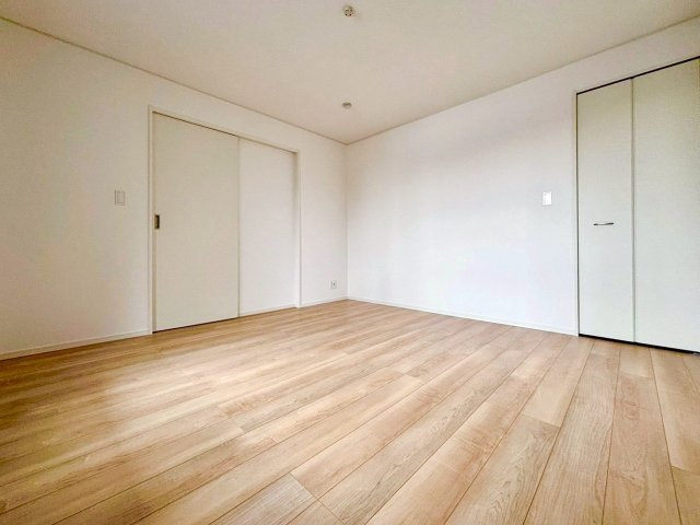 コンパクトで使いやすい洋室です