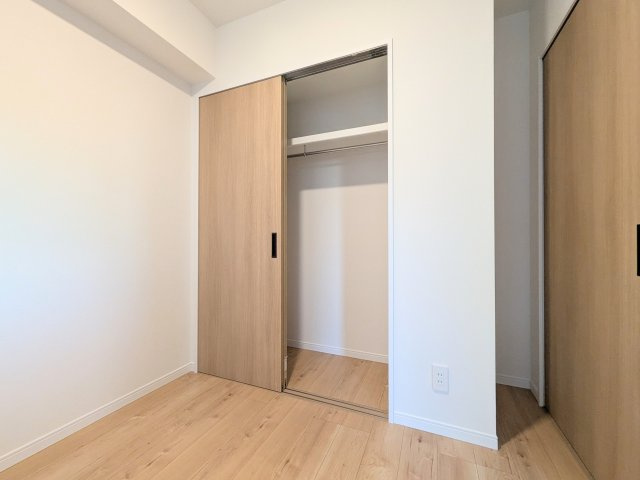 アスコットパーク錦糸町プレミオの収納|洋室のクロゼットはデッドスペースの生まれにくい引き戸タイプ