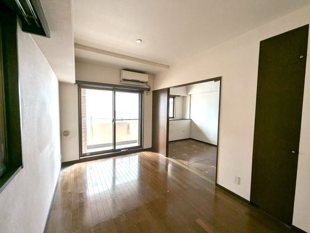 アスコットパーク錦糸町プレミオの居間・リビング|リノベーション工事前のLDK。これからフルリノベーションをおこない室内が生まれ変わります！