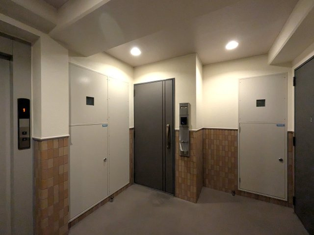 アスコットパーク錦糸町プレミオのその他共用部分|共用廊下は雨風を防げる内廊下仕様